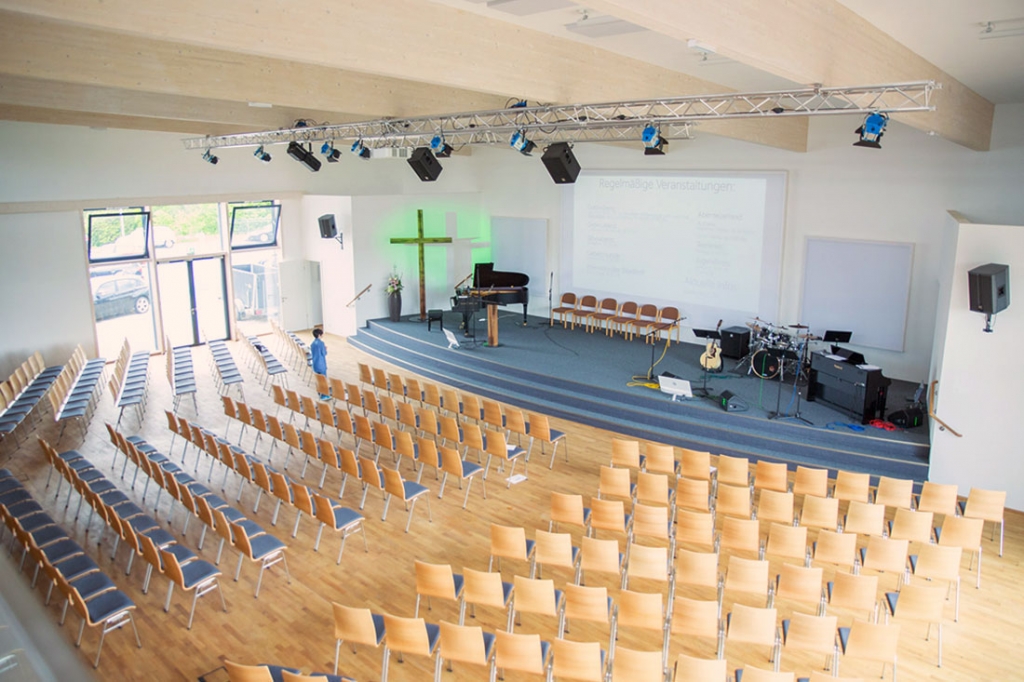 Gottesdienstsaal Blick von der Empore Gottesdienstsaal Blick von der Empore